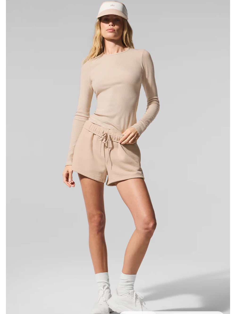 NWOT - ALO Yoga Accolade Short in Macademia - Picture 3 of 6